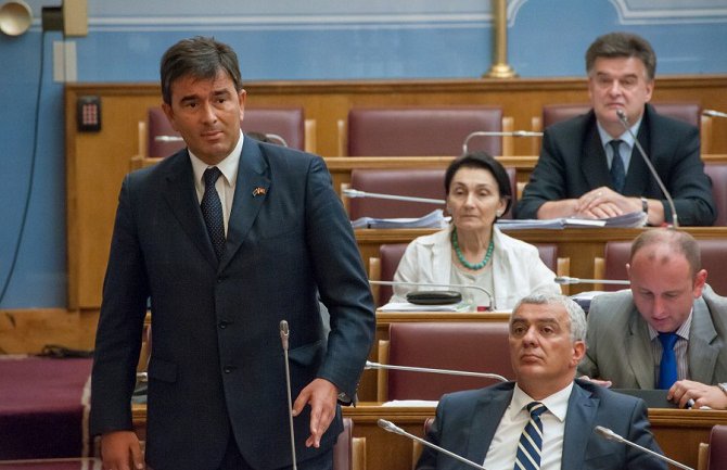 Raspada se sistem zasnovan na korupciji