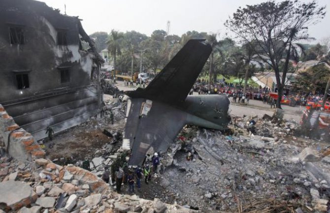 U padu indonežanskog aviona poginule 142 osobe