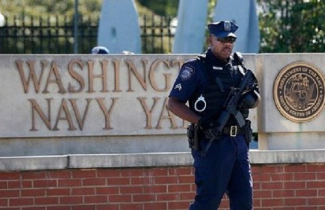 Zatvoreno sjedište američke mornarice, traži se napadač