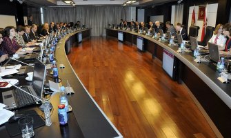 Vlada: Javni sektor se sporo rješava viškova