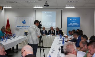 Ne postoji perspektiva za život u Crnoj Gori, 1645 gradjana čeka azil