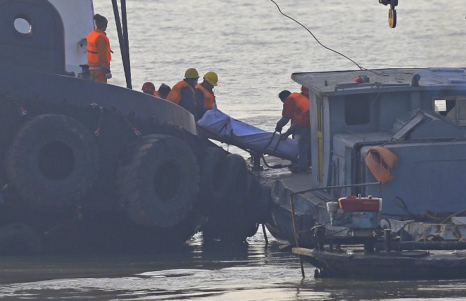 Filipini: 59 žrtava prevrtanja broda