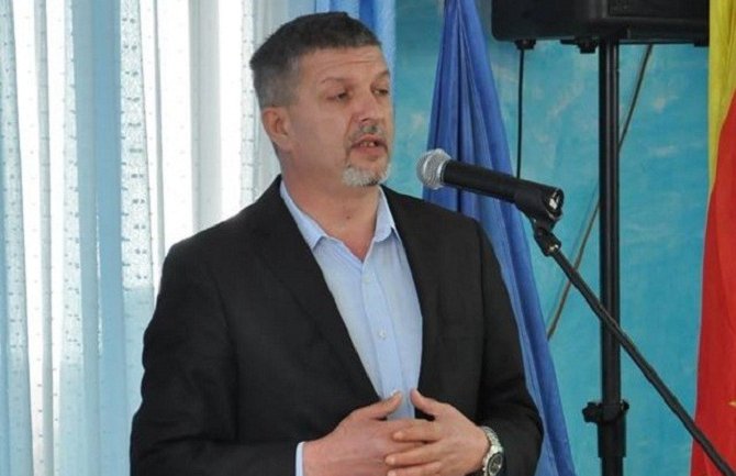 Dedović: Dobro je da priča o NATO-u konačno iz kafana seli u Skupštinu