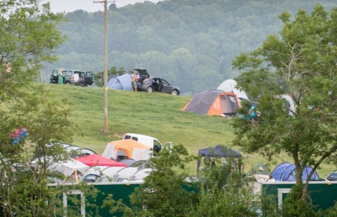 Seljaci u šoku: Dva dana trpjeli seks festival! (VIDEO)