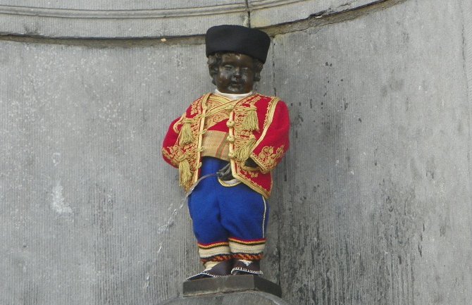 Maneken Pis u crnogorskoj narodnoj nošnji