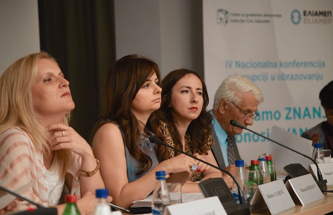 Objavljivati magistarske i doktorske radove funkcionera