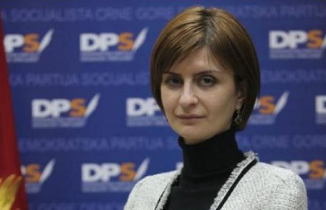 Šćepanović: Nastup Vučića i Irineja-loša režija, još gora gluma