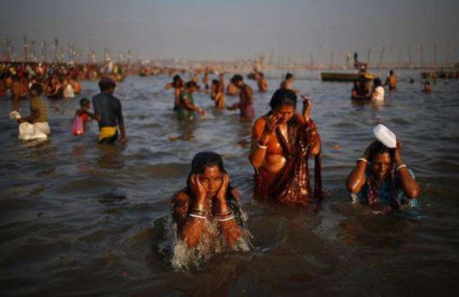 Najmanje 22 osobe poginule u stampedu tokom ritualnog kupanja