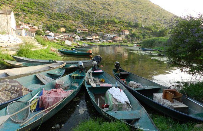 Skadarsko jezero: Dah prošlosti u čunovima