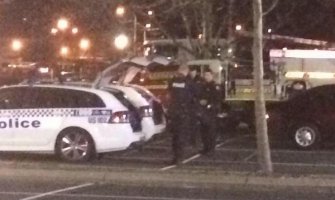 Muškarac naoružan eksplozivom  oteo najmanje jednu osobu