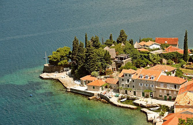 Rose: Primorsko mjesto u kojem cvjetaju nelegalna gradnja i divlji turizam