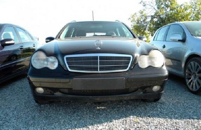 Ministri  preferiraju mercedese