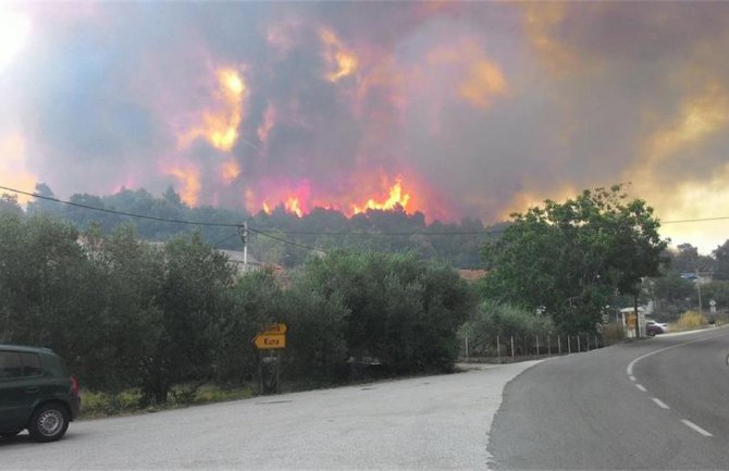 Ponovno aktivni požari na Pelješcu i Korčuli