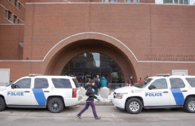 Uhapšena dva tinejdžera nakon što je pet rođaka pronađeno mrtvo u kući