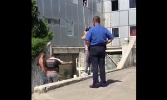 Policajac  koji nije spriječio incident (Video)