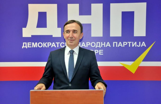 Lakušić: Rigidni režim se urušava i pored represivnih mehanizama