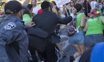  Jevrejin nožem izbo šest učesnika gej parade 