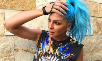 Jelena Karleuša sa novom frizorom zabrinula fanove! (FOTO)