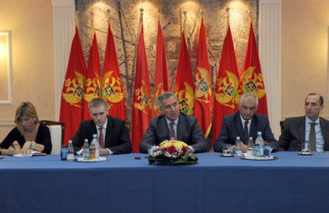  Učvršćivanje ekonomske i političke stabilnosti - prioriteti unutrašnje politike