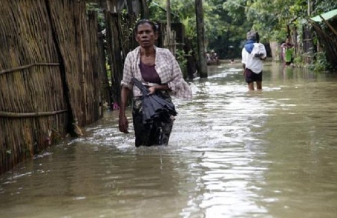  Najmanje 27 nastradalih u poplavama