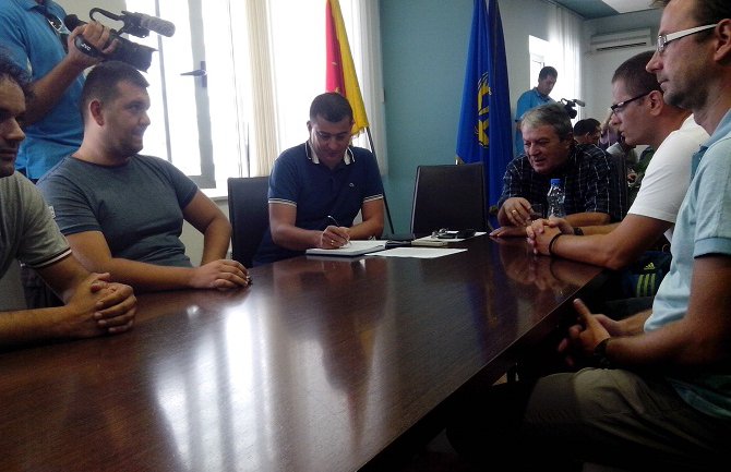 Urgirati kod banaka da se 