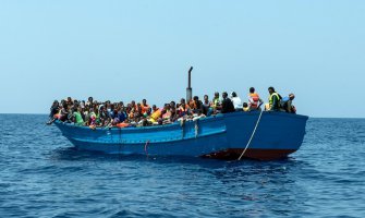  Osam migranata se ugušilo u kontejneru za transport