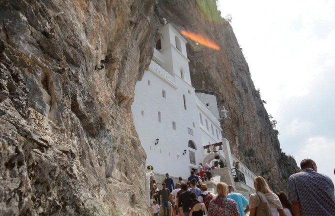 Zaustavio autobus iz Zvornika i tražio od putnika da plate za prolazak do Ostroga