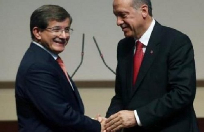 Davutoglu zvanično vratio mandat Erdoganu