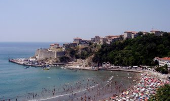 Za dan spašeno 10 osoba u Ulcinju