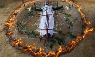 Sveštenik odobrio grupno silovanje i vađenje očiju tinejdžerki