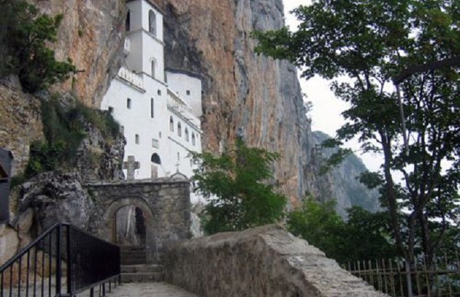 Vjerovanja vezana za posjetu manastiru Ostrog: Ponesite  ovo i ne brinite!