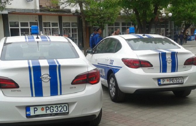 Policajci opljačkani, uzeti pištolji i municija