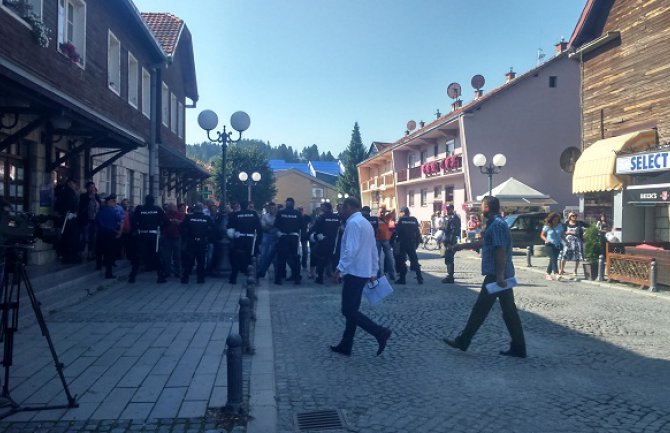 Dan Opštine proslavili uz policijske snage! (Foto)