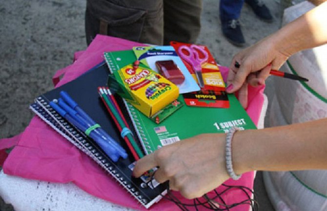 Sakupljanje pomoći za đake u Podgorici , Budvi I Kotoru