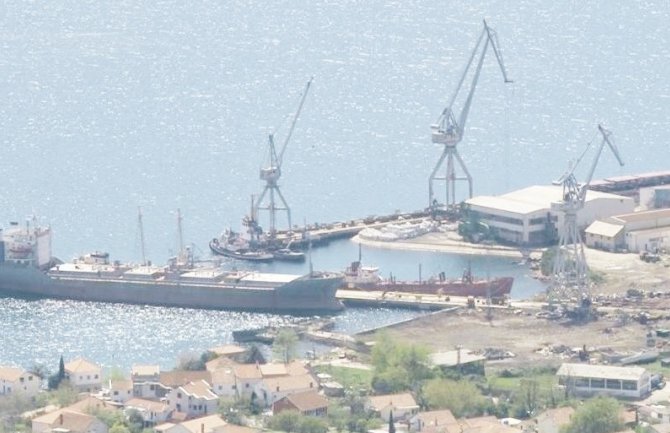 Radnici Jadranskog brodogradilišta Bijela prekidaju protest