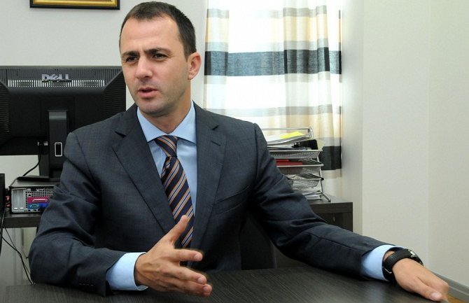 Vlada razriješila Aleksandra Tičića na njegov zahtjev