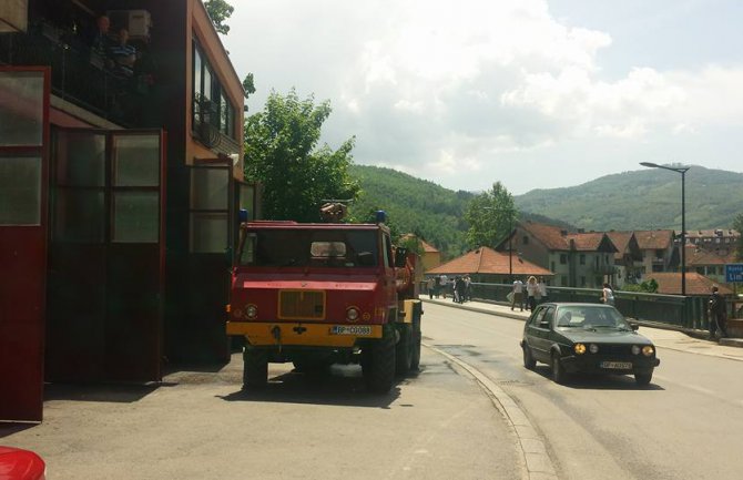 Bijelo Polje: U požaru oštećeno vozilo