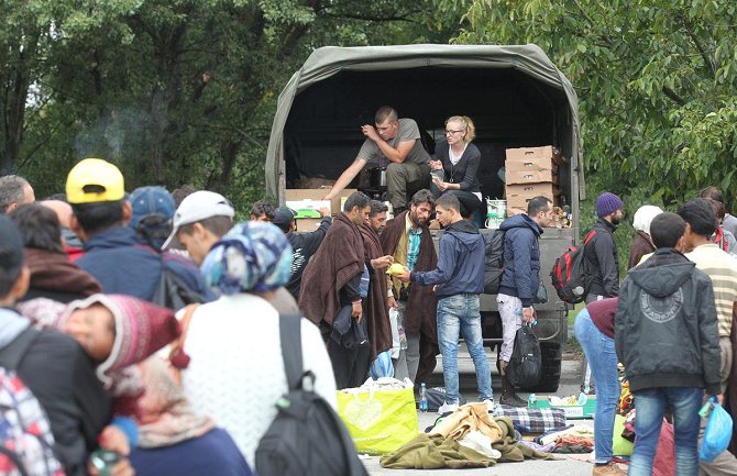 Mađarska: Izbjeglice pristižu, prihvatni centri puni