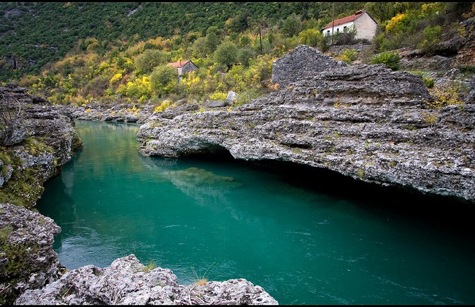 Šljunak naš nasušni koštaće nas mnogo