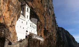 Evo zašto je autobus bio blokiran sat vremena na Ostrogu