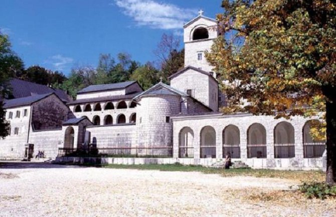 Ko boravi u Cetinjskom manastiru?