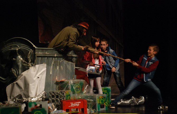 Na sceni Nikšićkog pozorišta: Predstava za djecu „Ždera iz kontejnera“ 