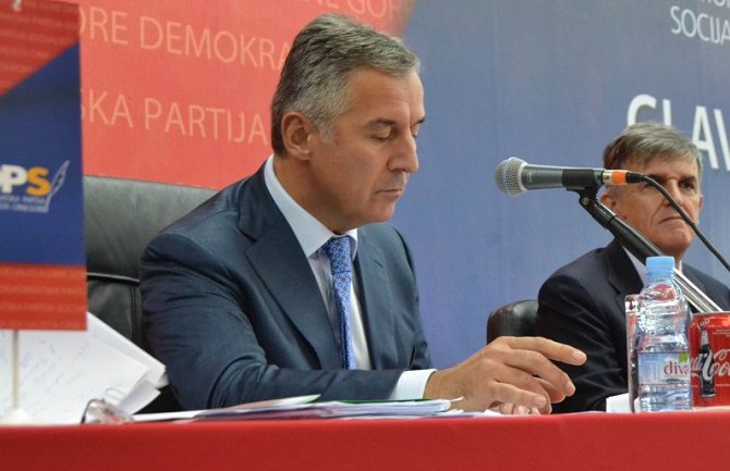 Đukanović: Ukloniti sa funkcija one koje ometaju razvoj biznisa