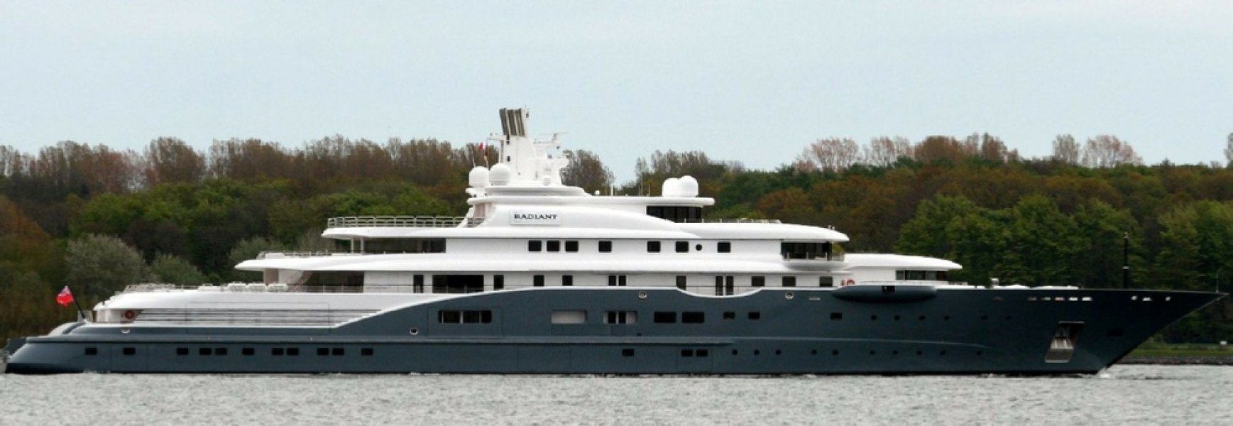 superyachtRadiantownedbytheAlFuttaimfamily