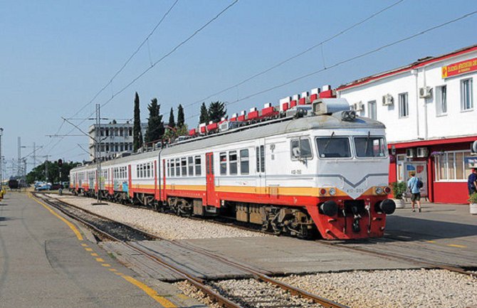 U vozu do Bara uskoro i stjuardesa