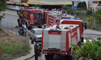 Vatrogasci iz šest gradova gasili požar, ljudi i objekti spaseni