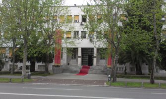 Dvadeset poslanika primilo platu veću od 2.000 eura