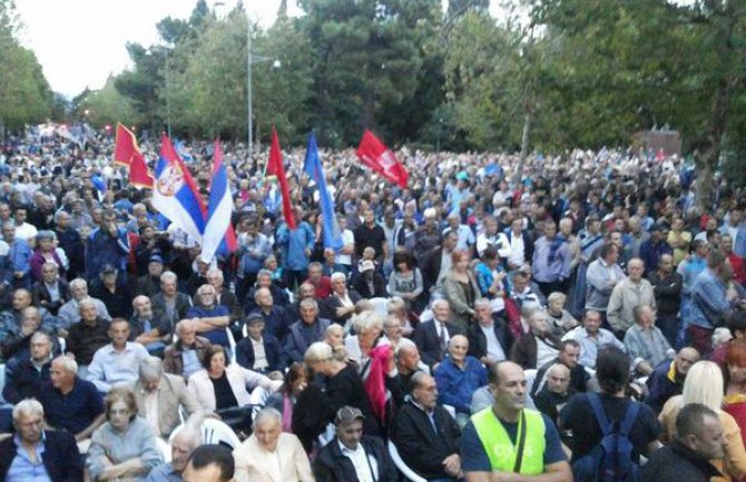 Gađali policajce kamenicama, uhapšeni Podgoričani