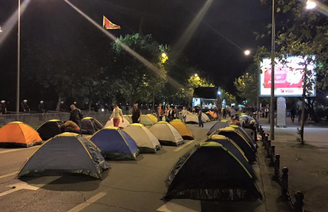 Protesti će trajati makar do 14. oktobra