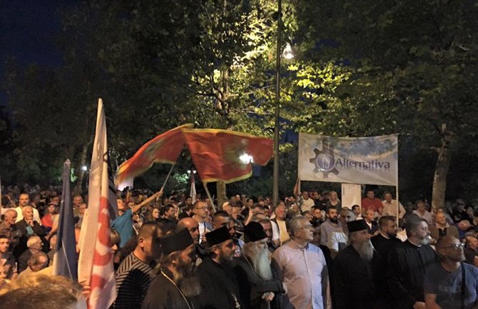 Ne miješam se u politički i javni život, već brinem o duši naroda i slobodi